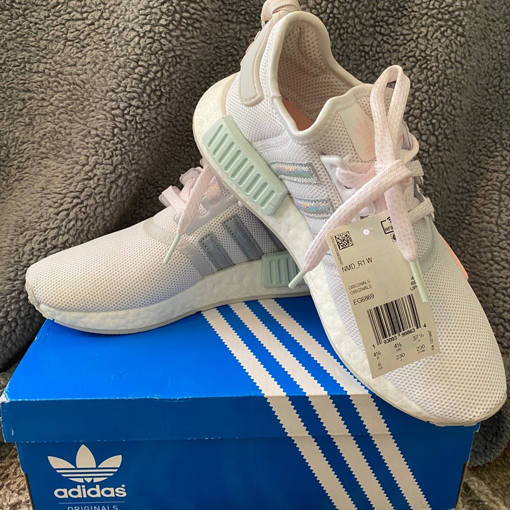 Women’s Adidas NMD_R1